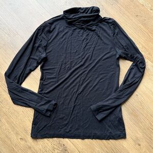 H&M lightweight turtleneck. EUC size medium